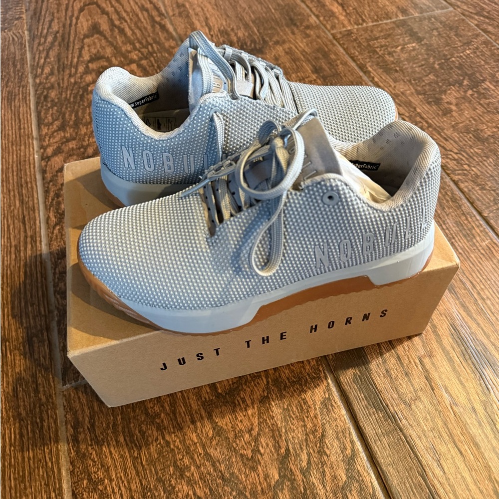 NOBULL SF Trainer Low in Gray and Gum